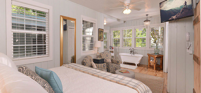 On River Time - Gatlinburg Cabin Rental - Bedroom