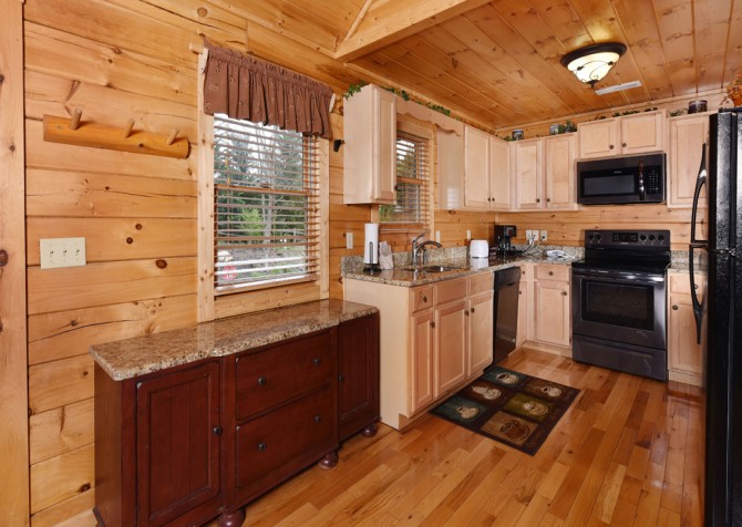 Gatlinburg Cabin Rentals - Bear Tracks