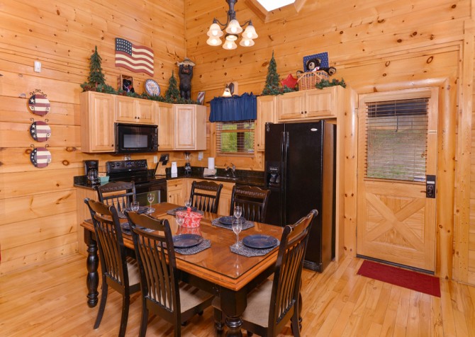 Pigeon Forge Cabins - American Bear Cabin