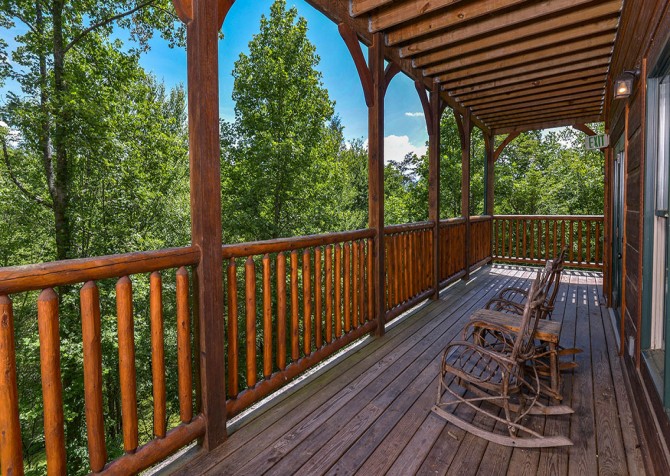 Gatlinburg Cabin Rentals - Bearskin Lodge