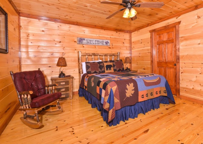 Pigeon Forge Cabins - Big Bear Plunge