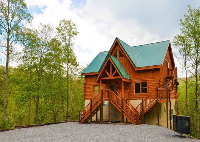 Pigeon Forge Cabins - Big Bear Plunge