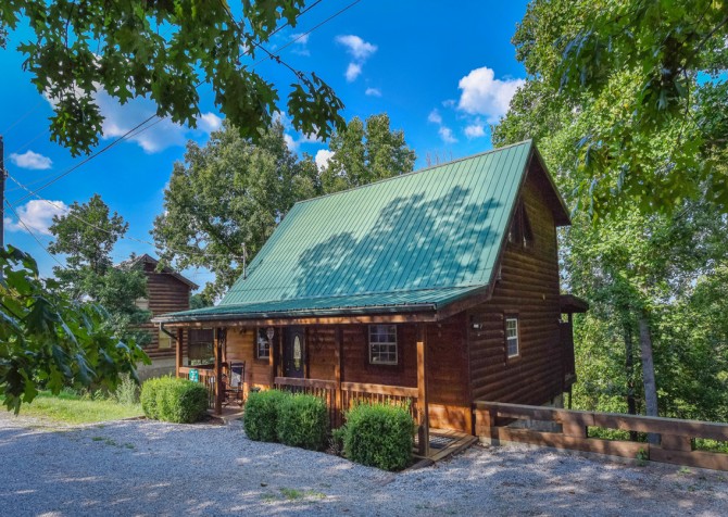 Pigeon Forge Cabins - Hooked On Love