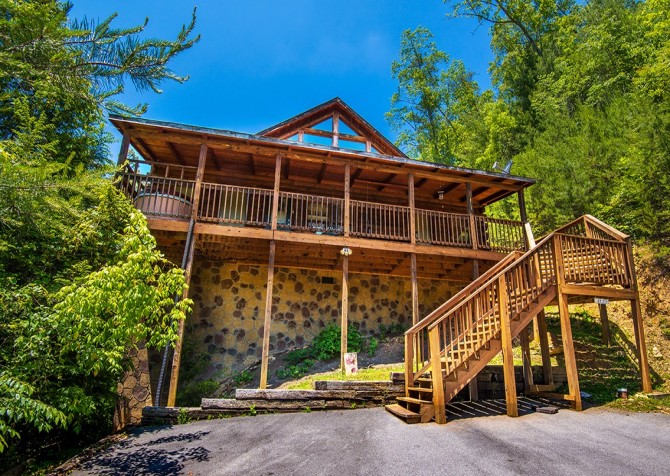 Pigeon Forge Cabins - Mountain Breeze