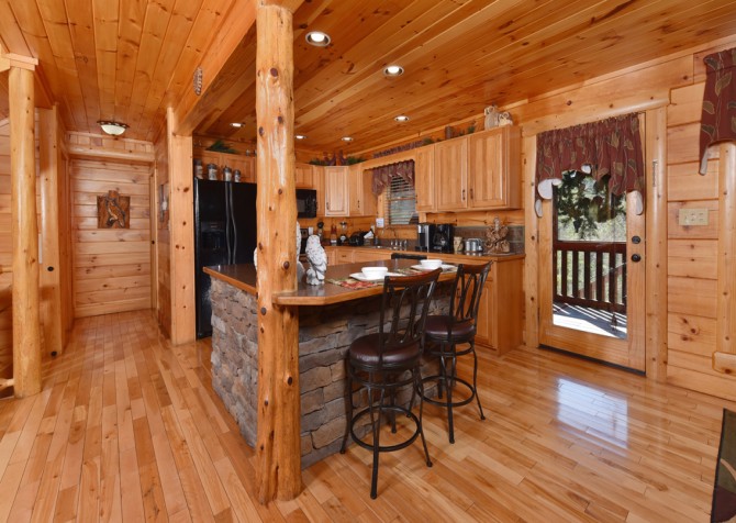 Pigeon Forge Cabins — Owlpine Lodge