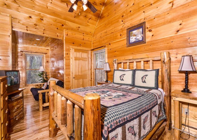 Pigeon Forge Cabins - The Looney Bin