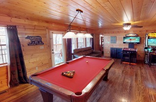 Gatlinburg Cabin Rentals - Wild Turkey Lodge