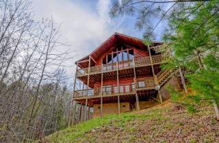 Gatlinburg Cabin Rentals - Bearfoot Landing