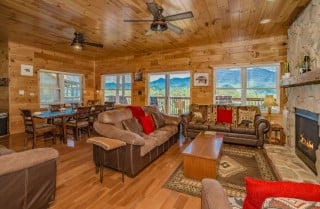 Gatlinburg Cabin - Beartastic Mountain View Lodge - Living