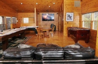 Gatlinburg - Mountain Getaway and a Theater - Rec Room