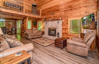 Gatlinburg Cabin - Absolutely Secluded - Living