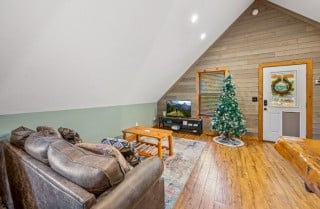 Gatlinburg Cabin - Baby Bear - Living Room