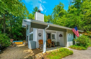 Gatlinburg Cabin - Black Bear Getaway - Exterior