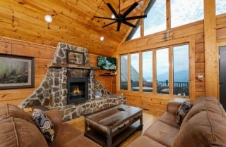 Gatlinburg Cabin - Eagle's Nest - Living