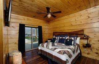 Gatlinburg Cabin Rental - Holly Ridge Hideaway