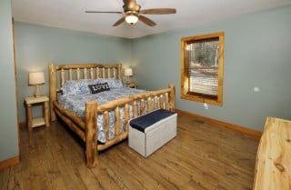 https://www.cabinsforyou.com/public/img/cabins/thumb/gatlinburg-cabin-papa-bear-bedroom-1.jpg