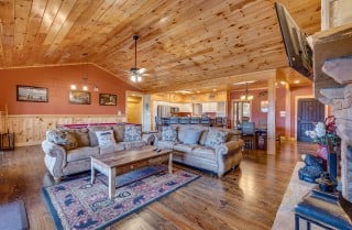 Gatlinburg - Bear Tracks Vista - Living Room