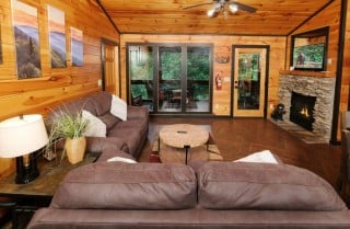 Gatlinburg - A Bearcation - Living Room