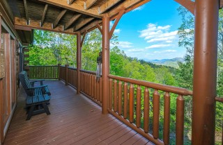 Privacy & Mountain Views at Southern Drawl. By Pigeon Forge