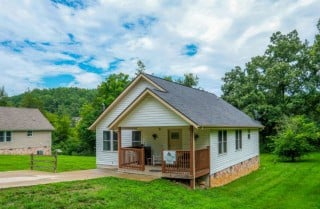 Pigeon Forge - Farmhouse Retreat - Exteriors