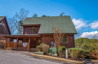 https://www.cabinsforyou.com/public/img/cabins/thumb/pigeon-forge-cabin-lucky-enough-exterior-22.jpg