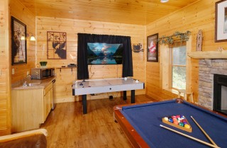 Large Group Cabins in Pigeon Forge - Papa Bear Lodge