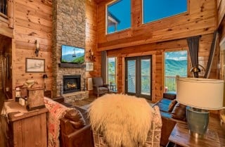 Pigeon Forge Cabin - Point of Grace - Living