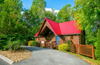 Pigeon Forge Cabin - Smoochin' Moose - Exterior