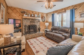 Pigeon Forge Cabin - Woodland Bliss - Living