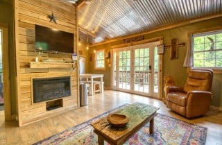 Pigeon Forge - Cabin in the Stream - Living Room