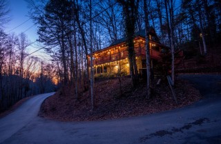 Pigeon Forge Cabin - Cozy Hideaway - Exterior